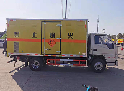 金山屯爆破器材运输车技术升级与安全合规新趋势